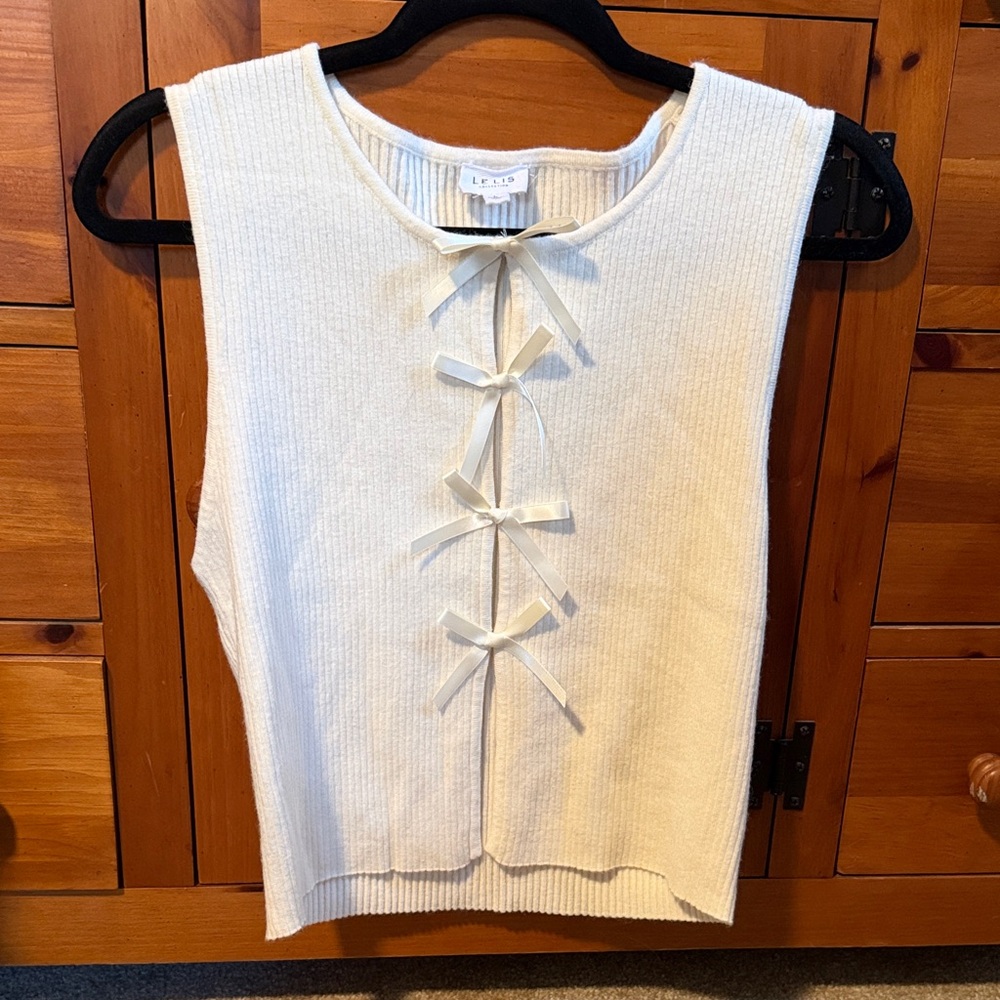 Le Lis Cream Bow-Accent Tank Top